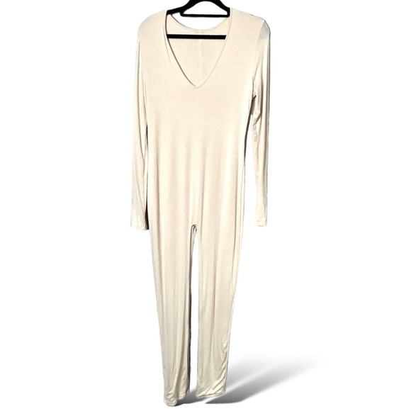 NAKED WARDROBE Deep Vee Neck Stretch Jumpsuit Soft Peachy Cream US Sz M - Picture 3 of 9